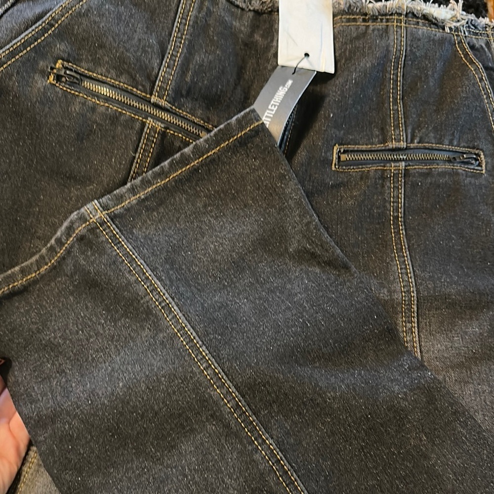 PRETTY LITTLE THING | Y2K Dirty Grey Raw Hem Straight Leg Jeans - Picture 7 of 9